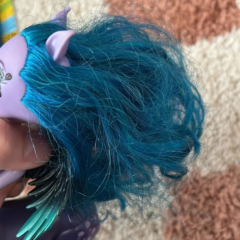 2013 monster high freaky fusions Avea Trotter Missing parts